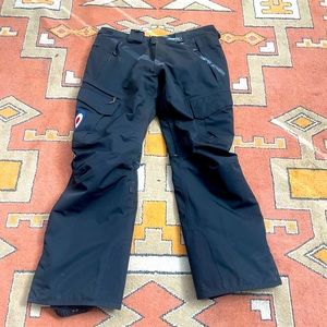 686 snowboarding Pants all weather. Removable lining for spring